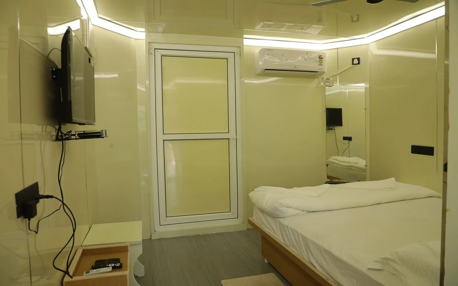 Capsule Float Home at Bhavani Island